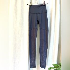 Lululemon Sheer Will High-Rise Tight 28" *Pulse
Stone Blue size 2
